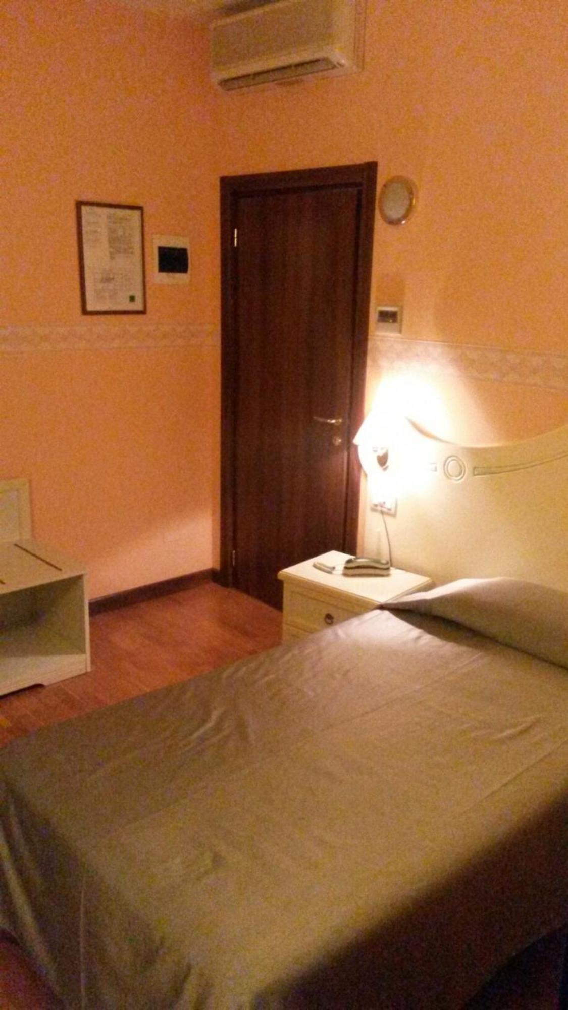 Albergo Ristorante Flora Vittorio Veneto Oda fotoğraf