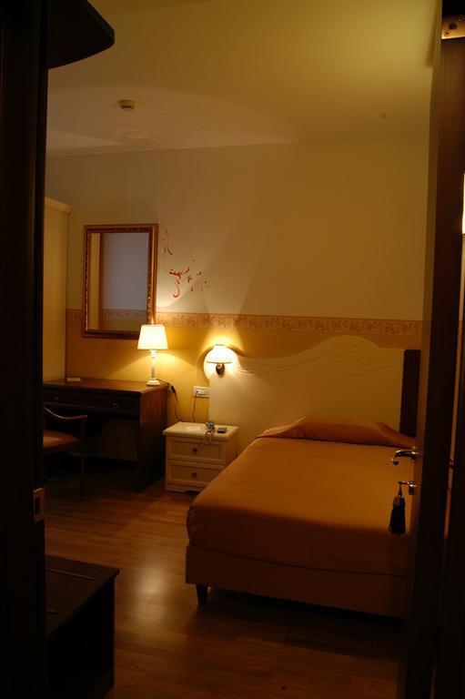 Albergo Ristorante Flora Vittorio Veneto Oda fotoğraf
