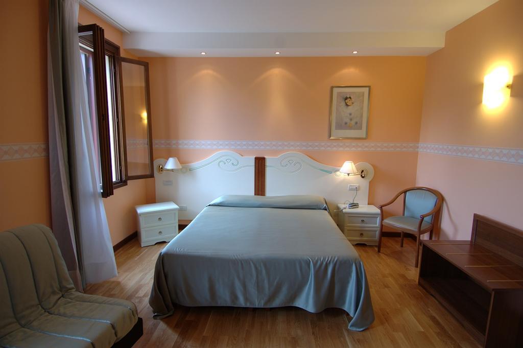 Albergo Ristorante Flora Vittorio Veneto Oda fotoğraf